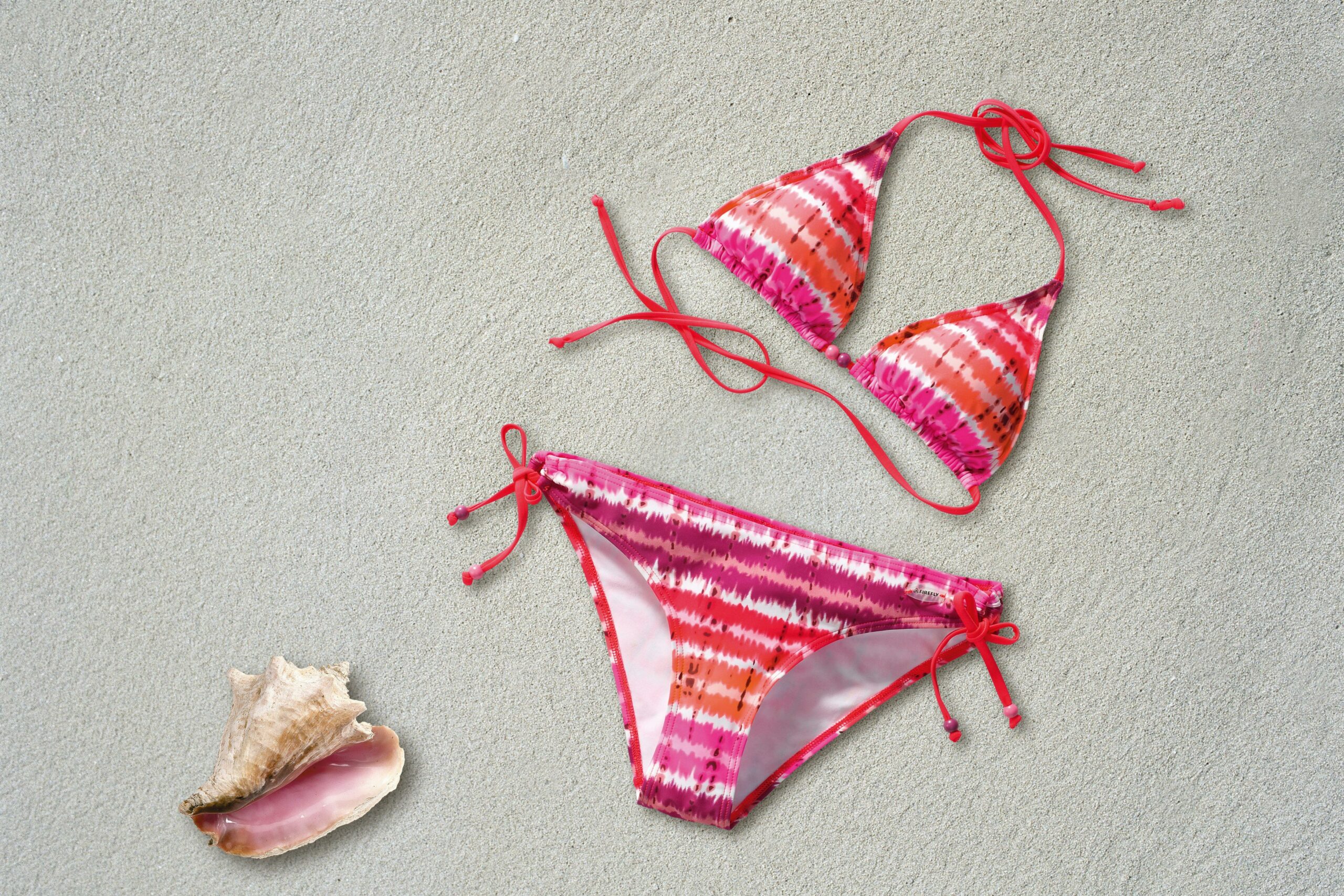 Orange Pink White Stripe Bikini In Der Nähe Von Shell Am Sand Beach