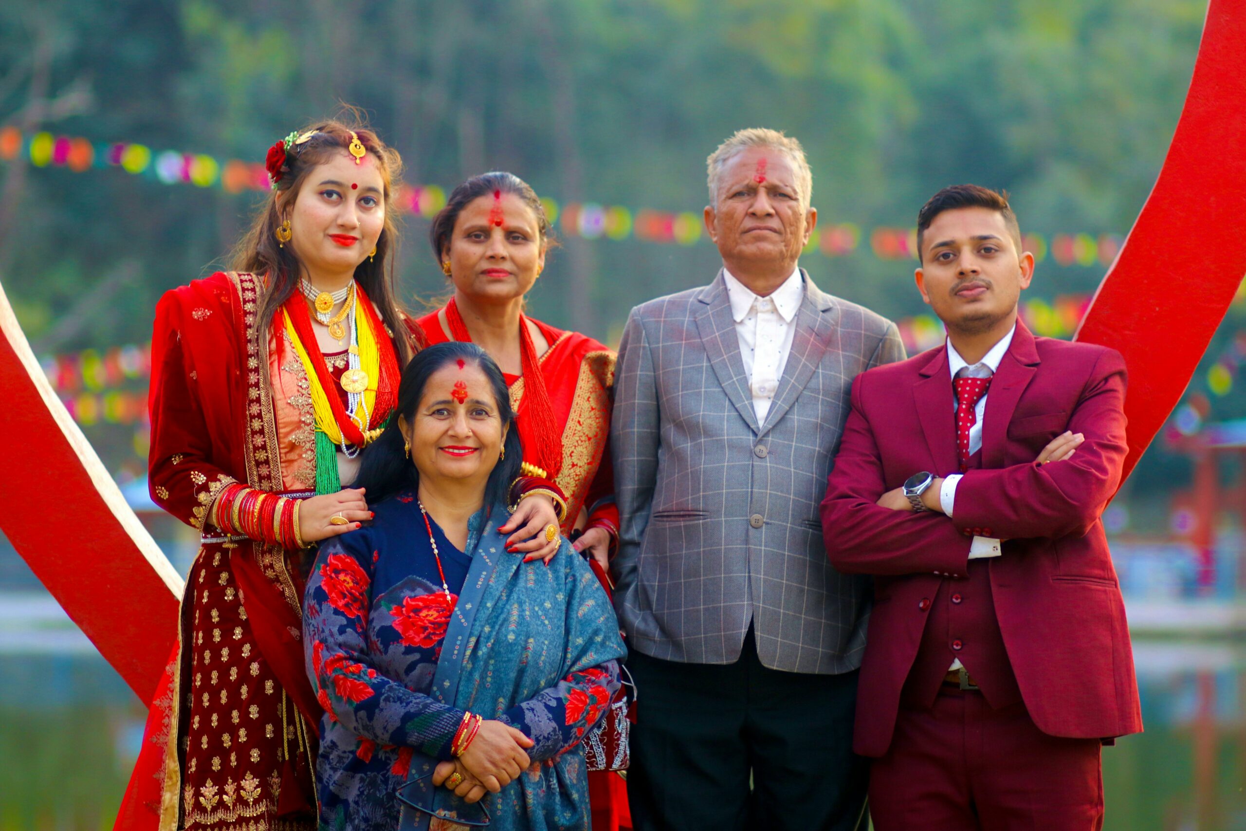 Kostenloses Stock Foto zu anzüge, arme gekreuzt, familie
